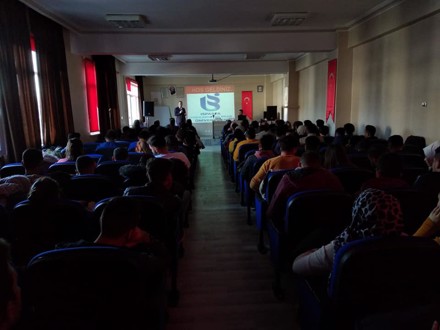 Yüksekokulumuzda "Bağımlılıklarla Mücadele" Konferansı Yapıldı